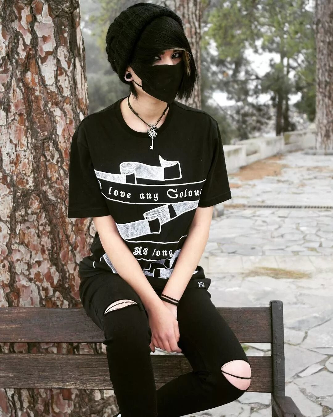 Эмо одежда. Emo boy одежда. эмо бой 2025. томбой эмо панк. томбой стиль одежды панк.