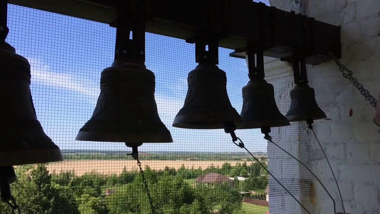 Полный звон. Колокольный звон колокол Благовест. Колокольный звон Миасс храм Богоявления. Колокольный звон Борисоглебский монастырь. Углич Воскресенский монастырь колокольный звон.