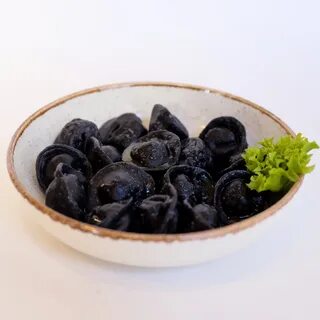Черные пельмени