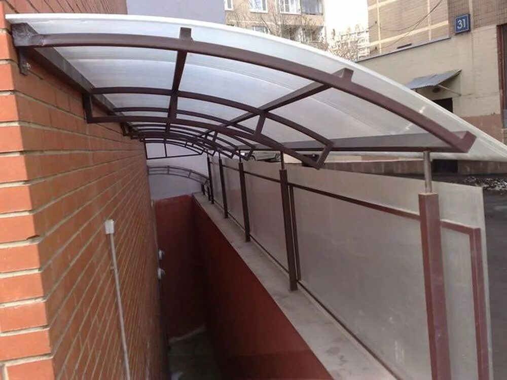 примыкание навеса. примыкание навеса. навес к дому из поликарбоната. навес поликарбонат. навес с поликарбоната к дому.