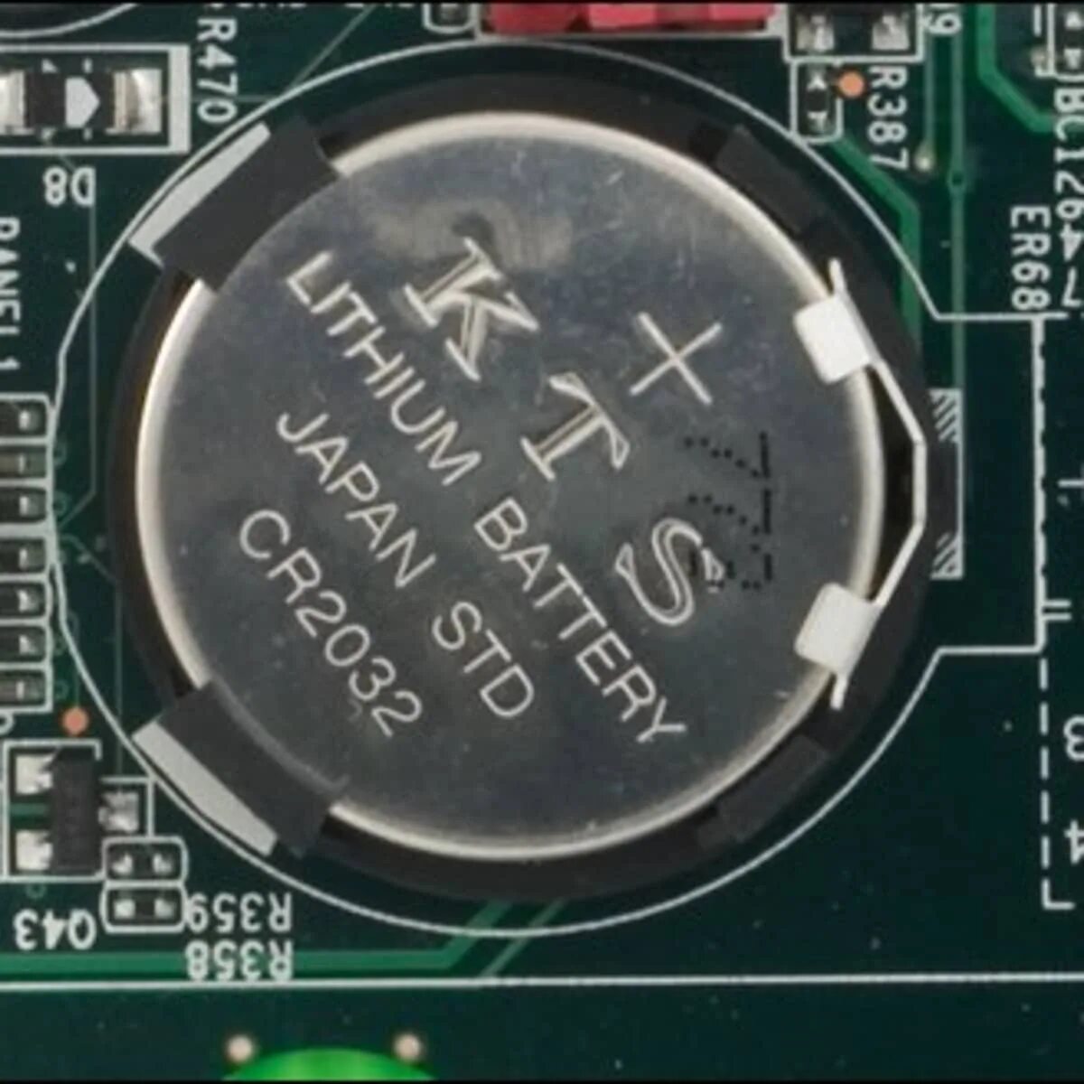 После замены батарейки биоса. Батарейка на материнскую плату cr2032. Батарейка для биоса cr2032. Микросхема BIOS И батарейка питания CMOS памяти. Биос. Замените батарейку CMOS..