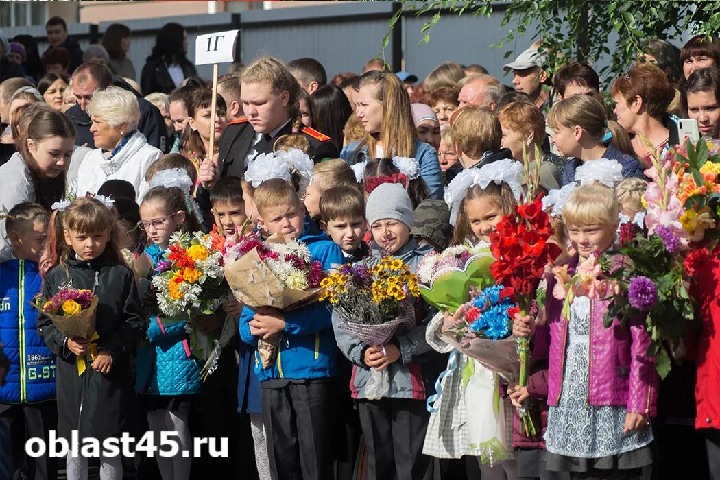 2 сентября 2019 школа. Школа 211 новосибирск. Учителя 211 школы новосибирск. 1 сентября первый звонок. 2 сентября 2019 школа.