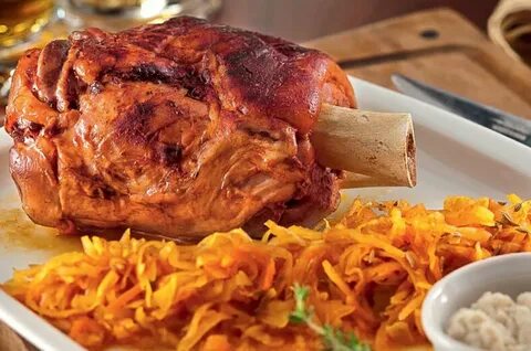 Рулька запеченная с квашеной капустой в духовке