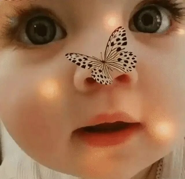 Бабочка на носу у ребенка. Улыбка глазами. Самые искренние глаза у детей. Самые красивые глаза детей. Открывая утром глазки