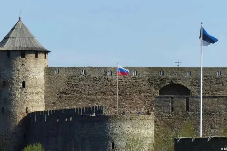 Рубеж крепость. Ивангород нарва граница с эстонией. мост ивангород нарва. нарва ивангород граница. ивангородская крепость и нарвский замок.