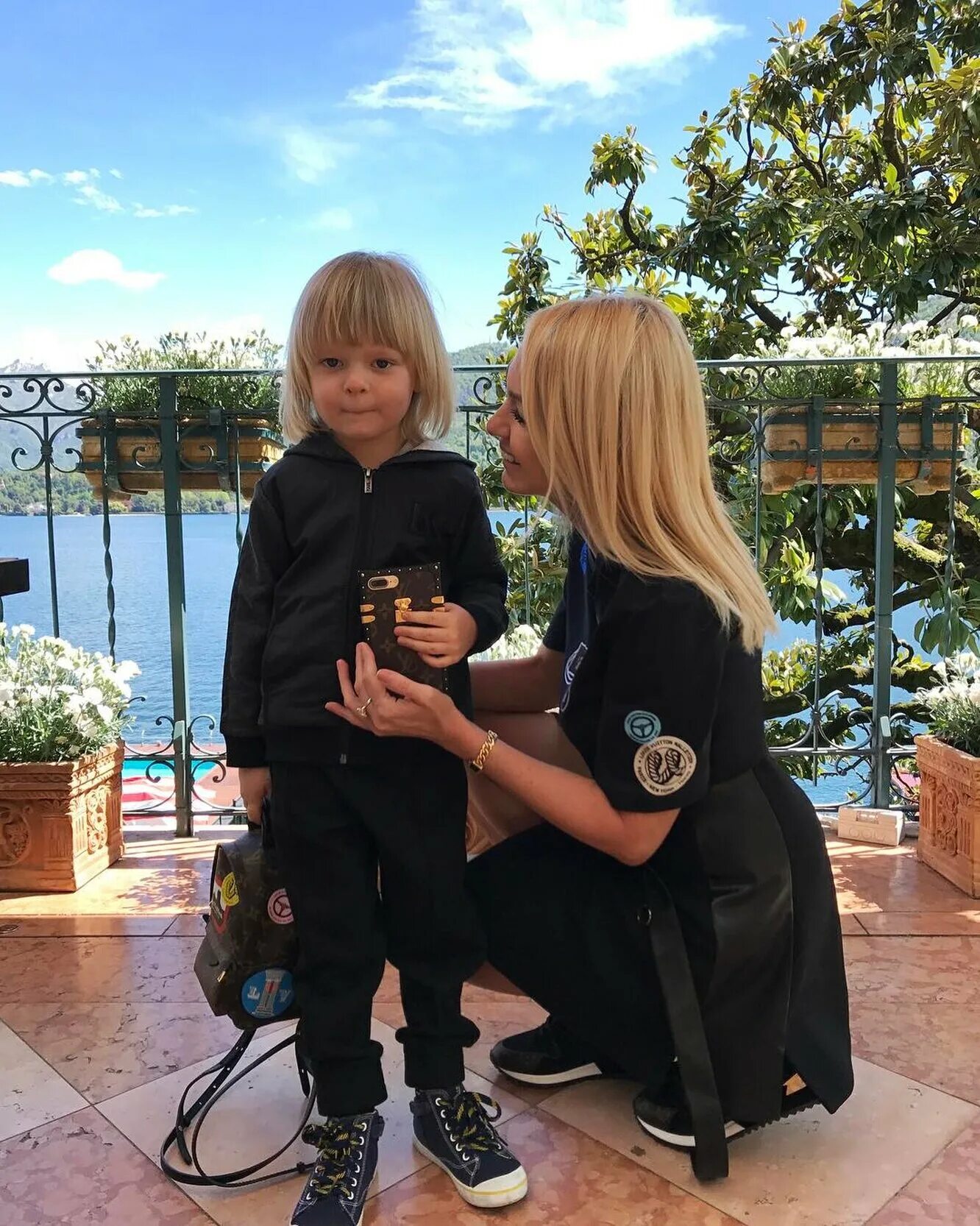 яна рудковская сын александр. сын яны рудковской. яна рудковская с сыновьями. андрей батурин сын яны рудковской. сын яны рудковской.