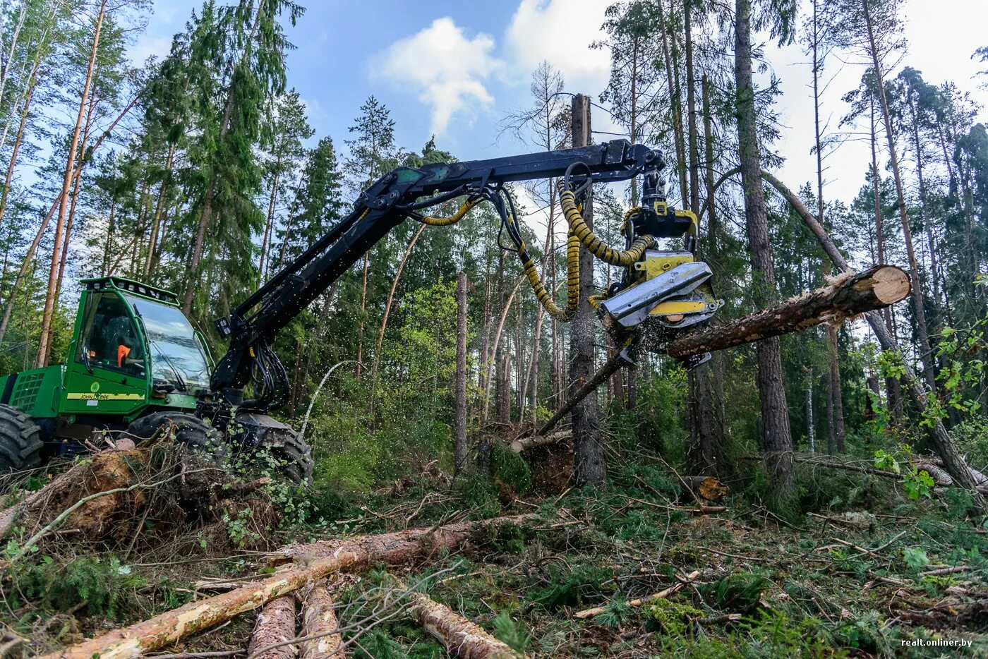 John Deere вальщик. John Deere вальщик леса. Харвестер. Гусеничный харвестер.