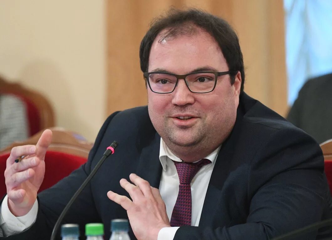 Максут шадаев. Шадаев максут игоревич министр. максут шадаев глава минцифры рф. максут шадаев 2025.