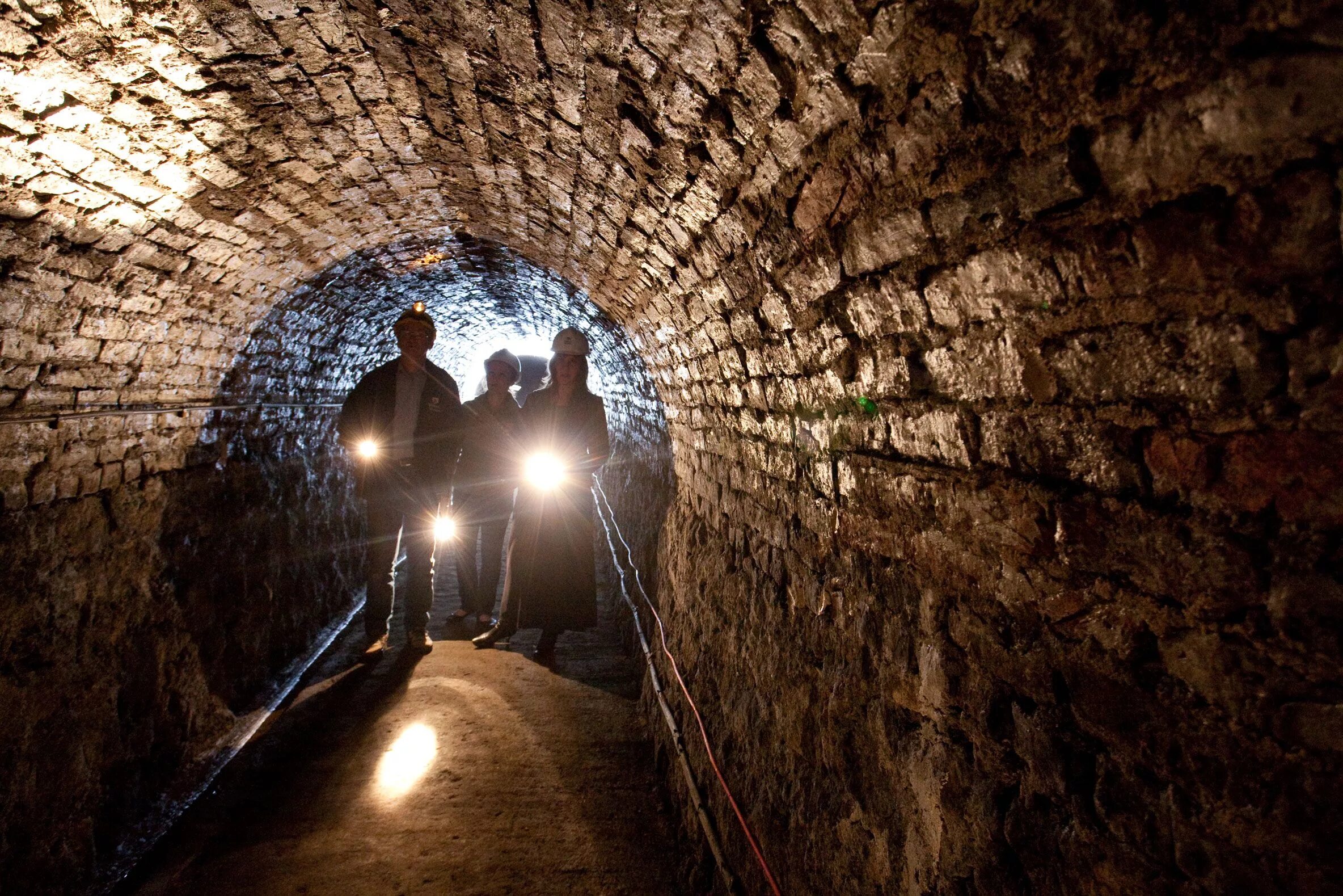 Мечтал провести подземный ход через пруд. Келесский тоннель. Подземный ход. Подземный город Великобритания.