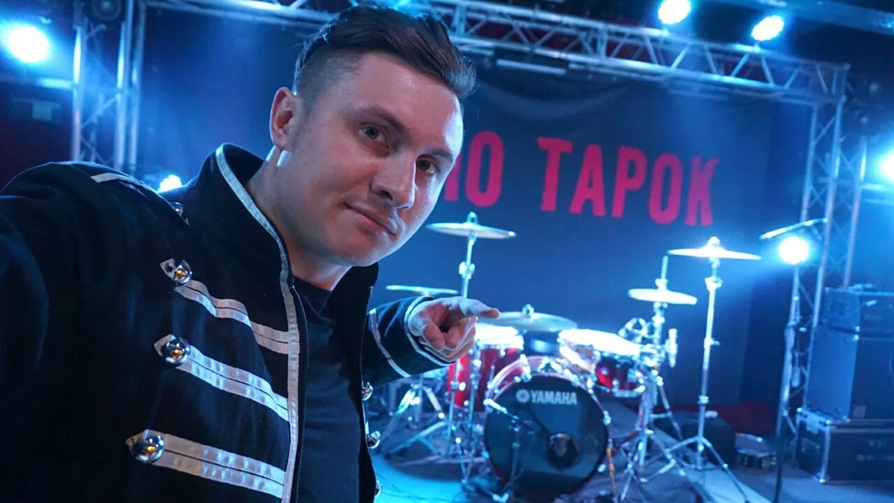 Солист группы радио тапок. Shaman radio tapok