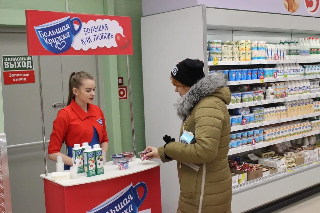 Кассир ру москва дегустация вднх. Дегустация в Пятерочке. Дегустация в магазине Пятерочка. Дегустация продукта. Дегустация в магазине продуктов.