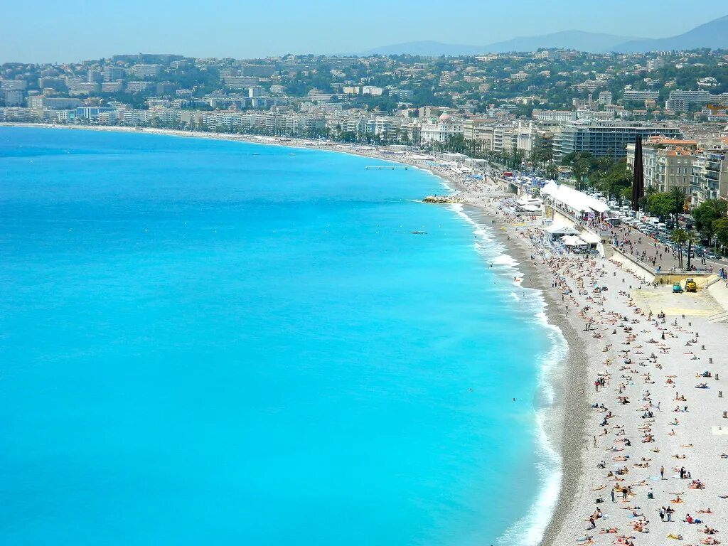 Nice beach. Ницца Лазурный берег. Франция Ривьера Лазурный берег. Юг Франции Ницца. Пляжи лазурного берега Франции.