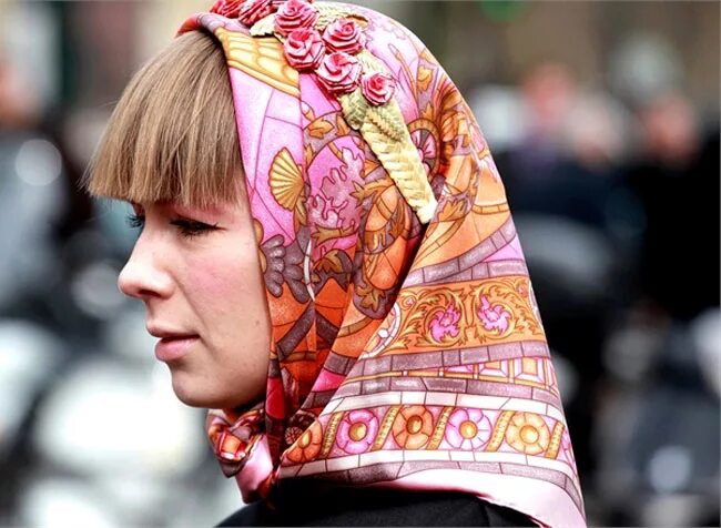 заплаканный платок. заплаканный платок. павлово посадский платок тайна сердца. платки на голову для женщин. красивые платки.