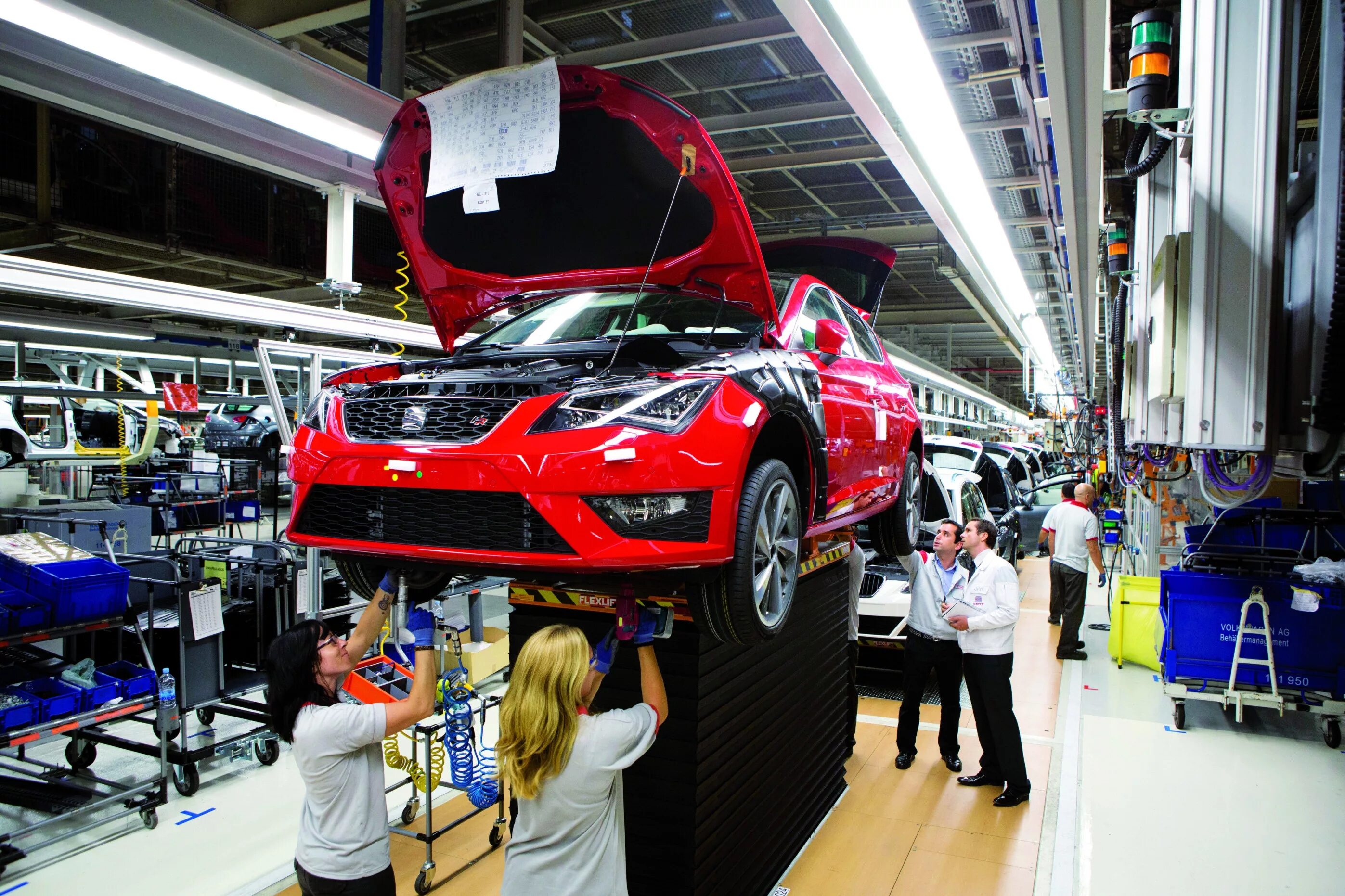 Автомобильный цех страны. Завод Сеат в Испании. Seat завод в Испании. Автомобилестроение в Испании. Машиностроение Испании.