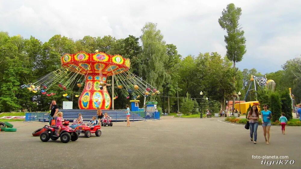 Парк аттракционов пенза. Ретро аттракцион Пенза парк Белинского. Парк имени Белинского Пенза аттракционы. Парк Белинского город Пенза аттракционы. Парк Белинского Пенза Карусель.