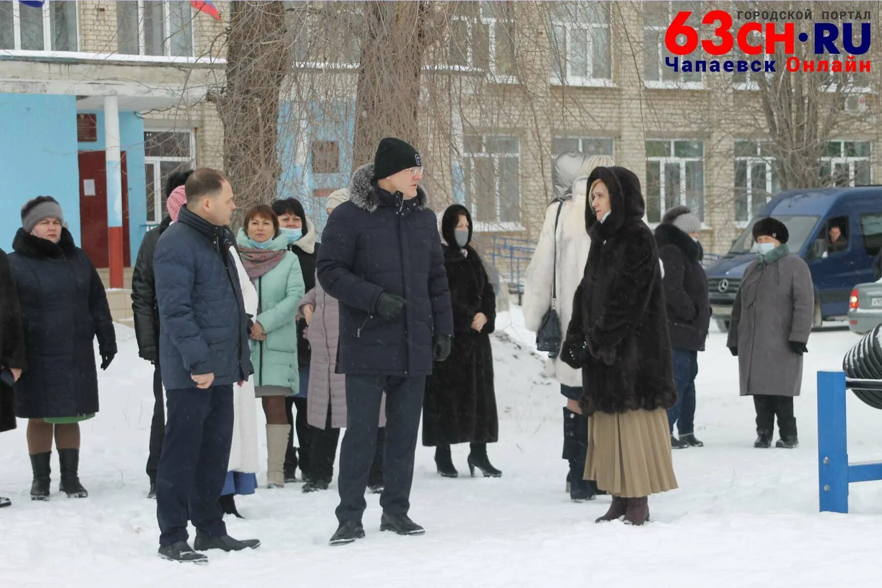 Прогноз чапаевск 10 дней. Азаров в чапаевске 2025. в чапаевске новый сквер. дети около школы. визит азарова в чапаевск.