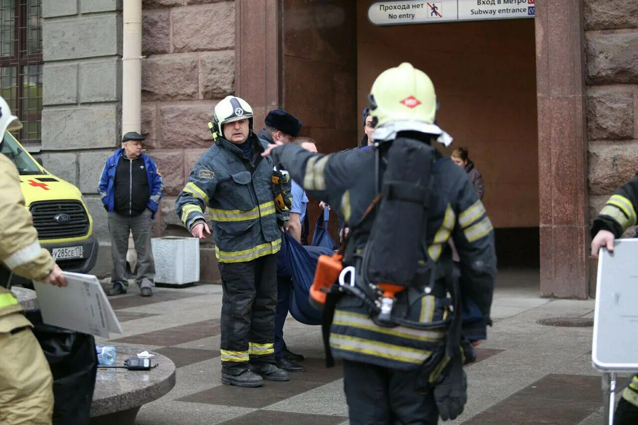 Теракт в новосибирском метро. Взрыв в метро СПБ 2017 МЧС. Взрывы в Московском метрополитене. Взрыв в Московском метрополитене (2000).