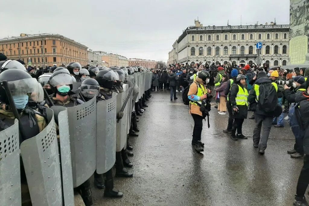 4 ноября в петербурге. Протесты 31 января 2021 в Санкт Петербурге. Невский проспект митинг. Митинг Питер 31 января 2021 Невский. Задержания Невский проспект в Петербурге 2021.