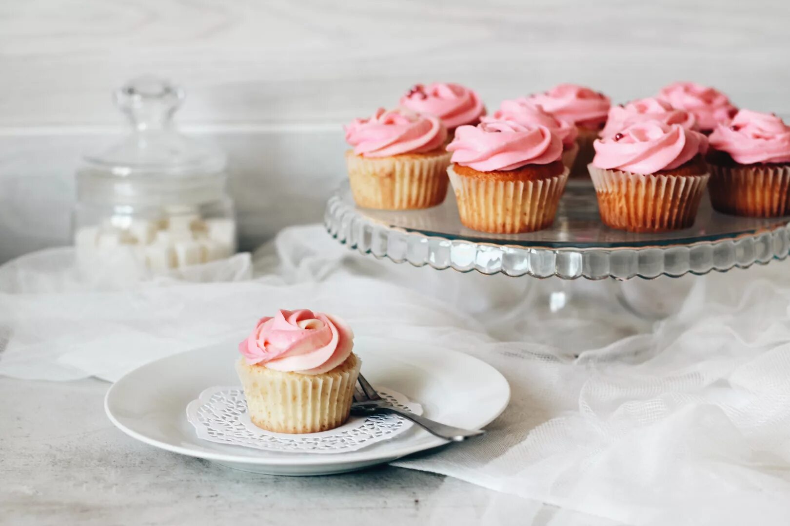 Описание капкейков. Описание капкейков. Капкейки с кремчизом. Украшение кексов. Капкейки.