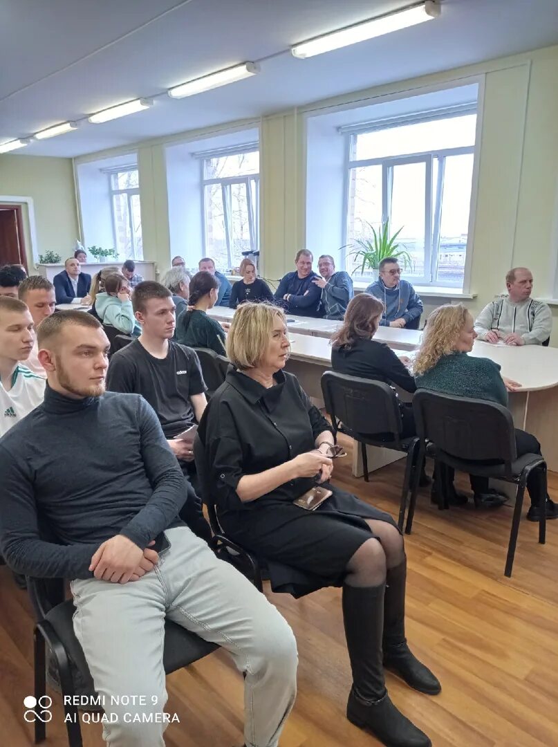 Педагогический коллектив школы. Педагогический колледж архангельск. Преподаватели педколледжа. Архангельское педагогическое училище 1940 архангельск. Архангельский педагогический колледж в послевоенное время.