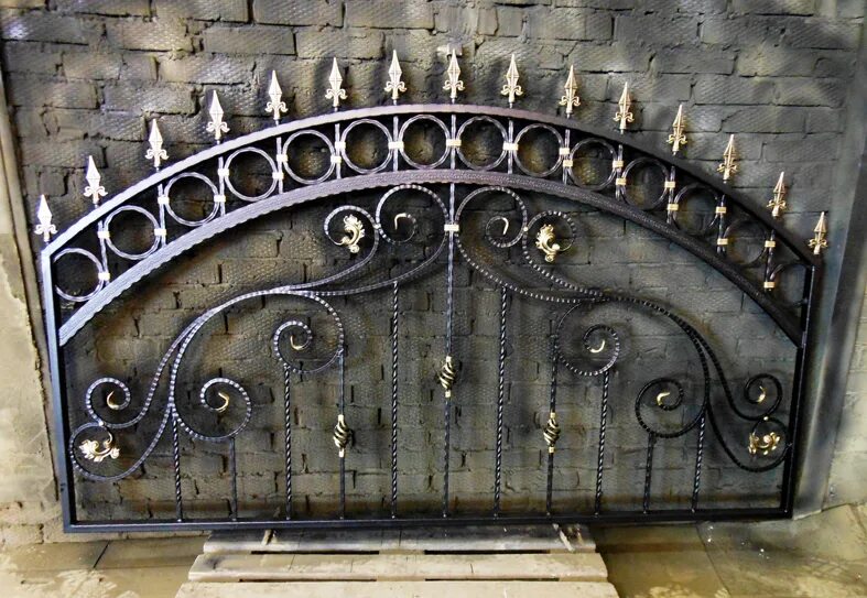 Коварт кованые ворота. Ковка ар деко. Художественная ковка. Кованые ворота сикард. Патина на ковке.