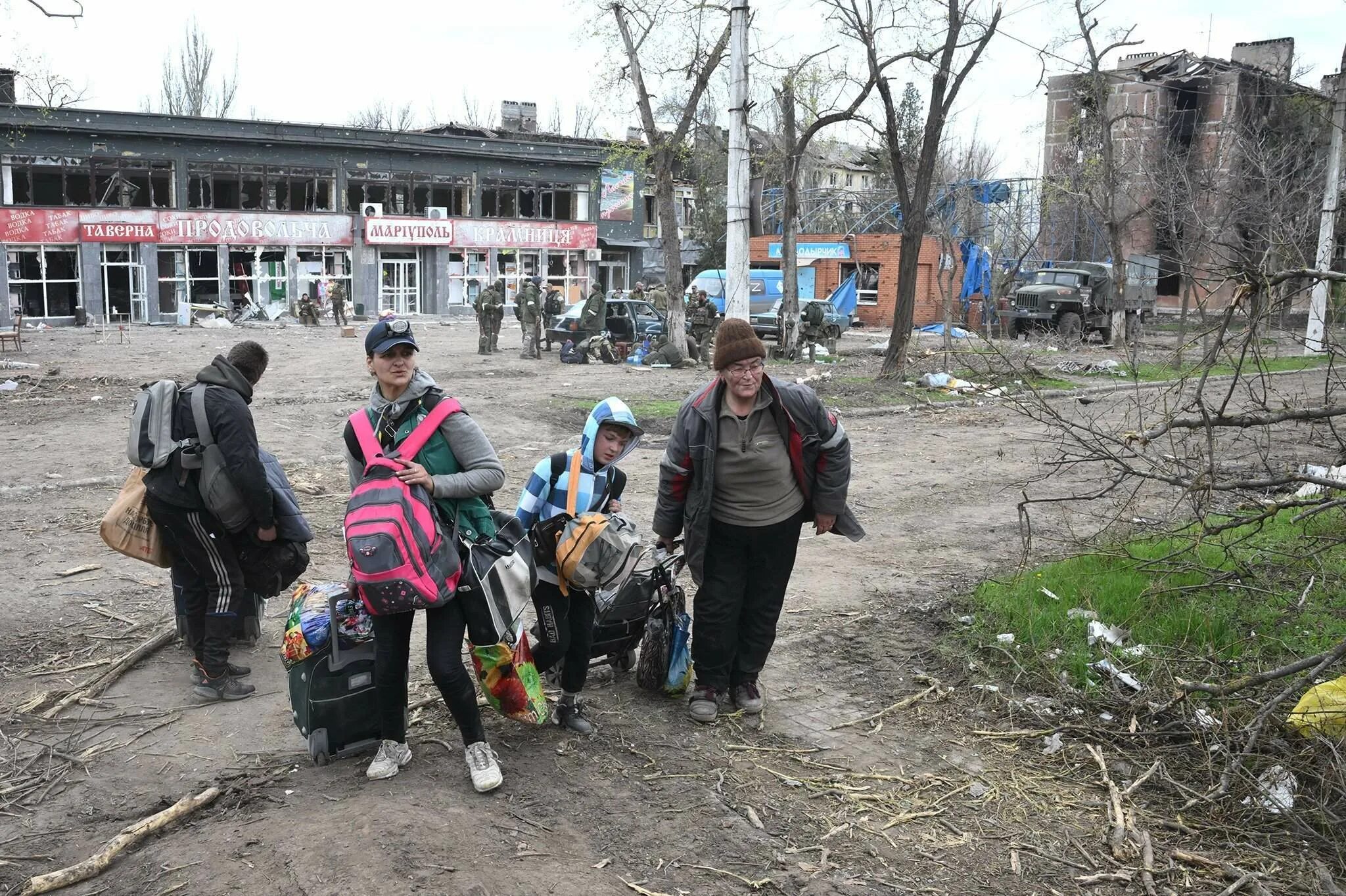 Жители Мариуполя. Русские беженцы. Мариуполь беженцы. Мариуполь Левобережный район.