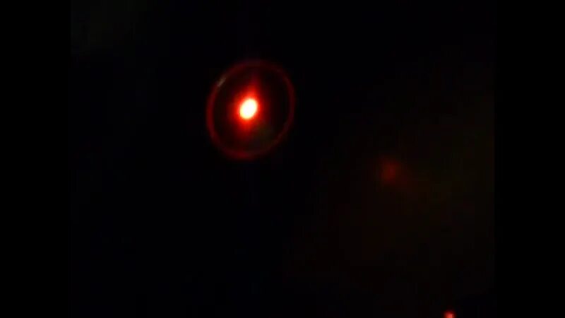 Почему станция горит красным. Красный огонек горит. Видеокамера с красным огоньком. Внутри Xbox 360 горит красный. Кружок для эдитов красный огонек.
