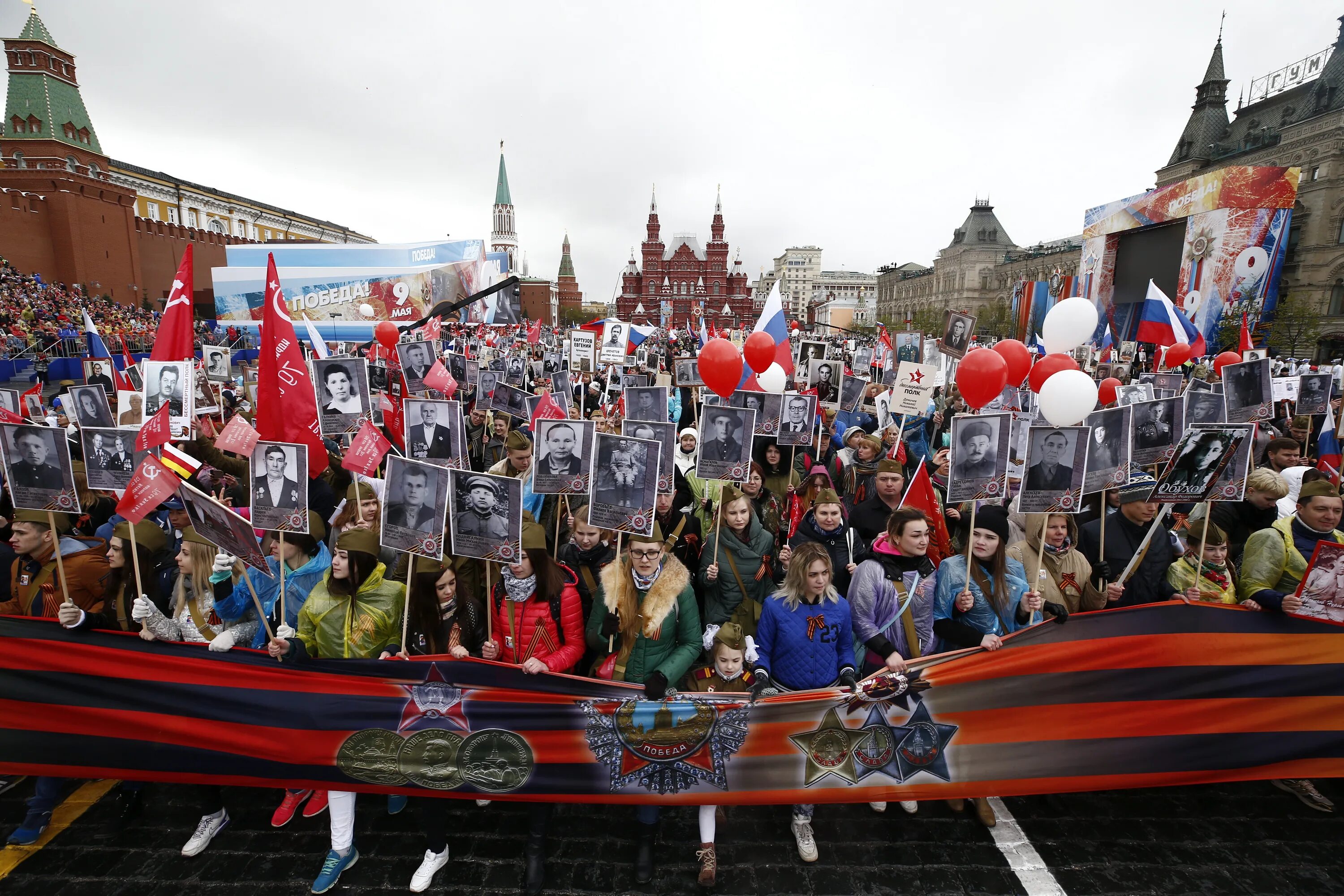 Шествие Бессмертного полка в Москве. Бессмертный полк 2015 Москва. 9 Мая Бессмертный полк Москва. Бессмертный полкмосева.