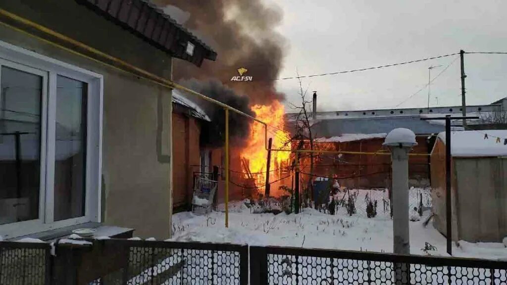 Что горит сейчас в октябрьском. Пожар 29.11.2025 в володарском районе. пожар сугуты. пожар в октябрьском районе.