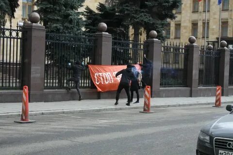 Атаковано посольство