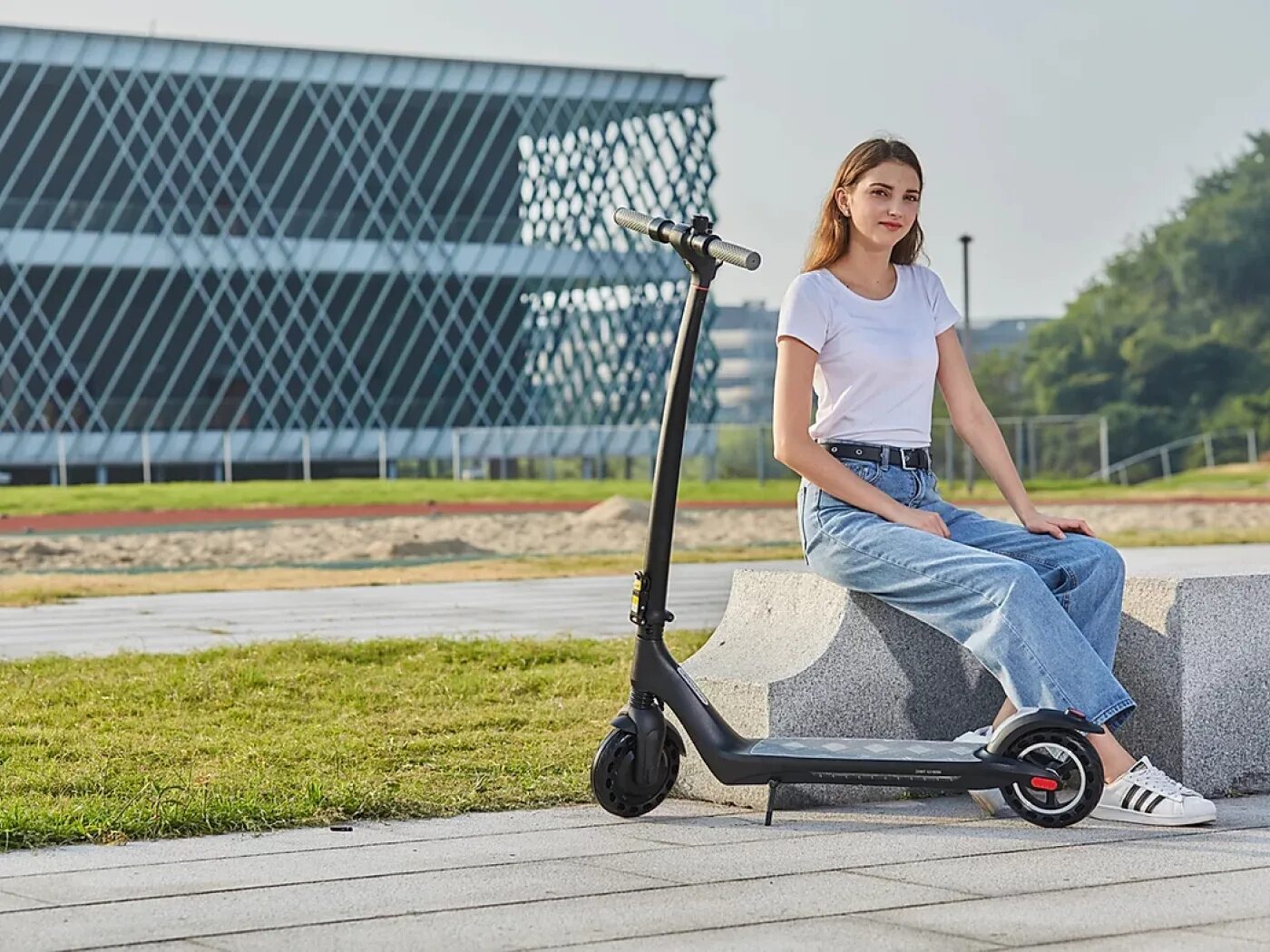 Электросамокаты на улице. Dualtron x 2 ultra. Прокатный самокат. Электросамокат на улице. Самокат.