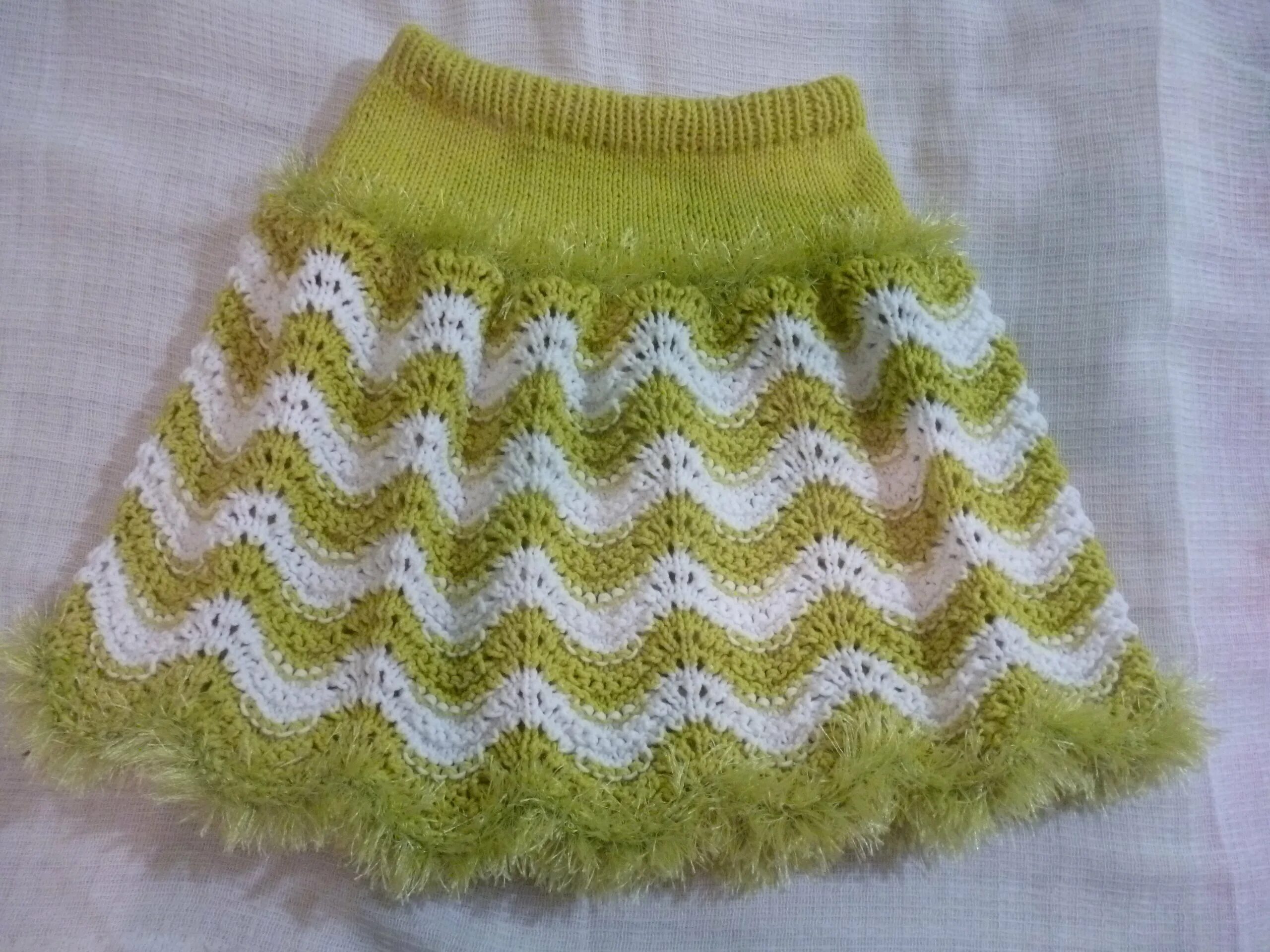 Юбка для девочки спицами 2 3 года. Юбка спицами для девочки 2 года. Вязаные детские юбки. Вязаная юбка для девочки спицами. Детская юбка спицами.