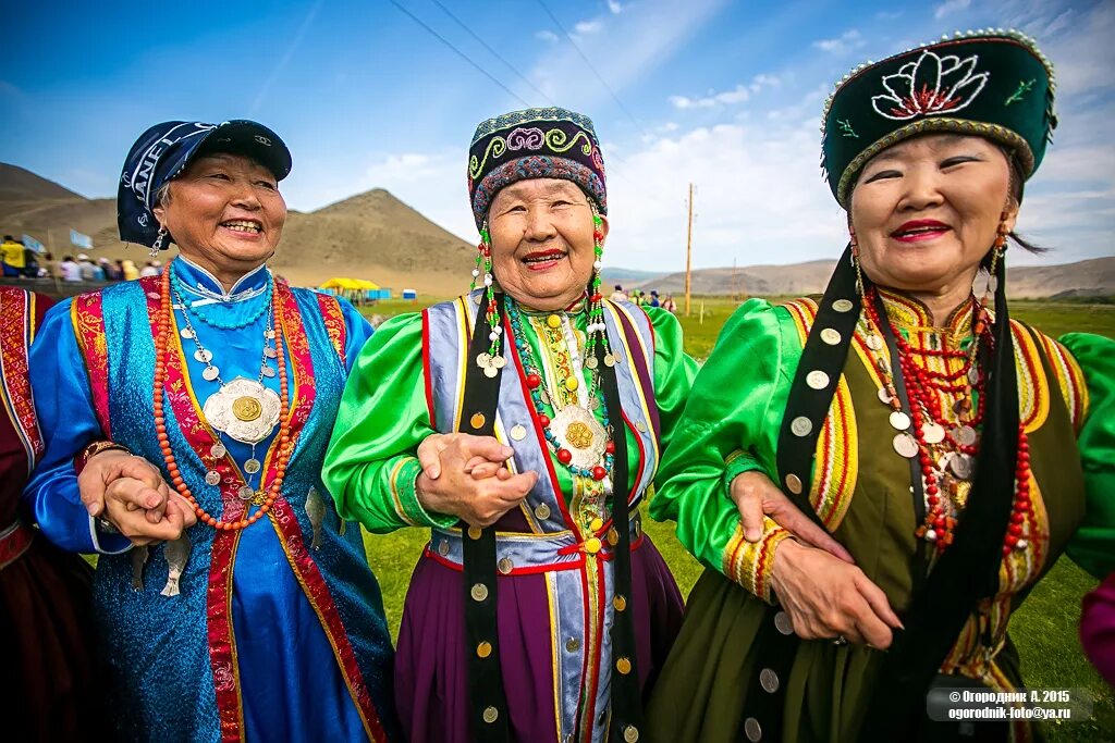 Буряад монгол. Буряты эвенки семейские. Буряты этнос. Бурятский национальный костюм бурятии. Группа народов буряты.