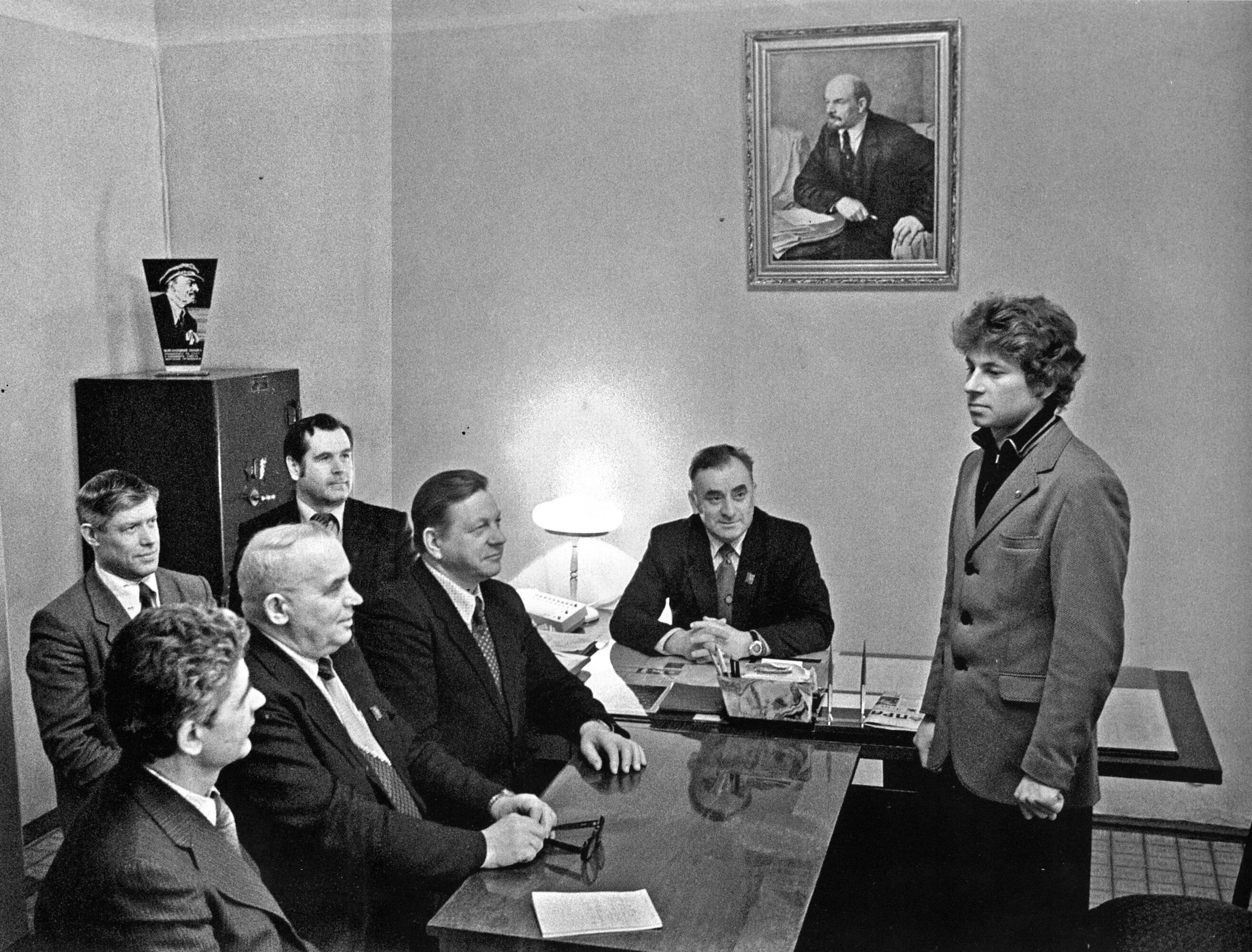 Цк кпсс горбачев. 25 съезд цк кпсс. Советское собрание. Президиум цк кпсс 1991. Партийный комитет.