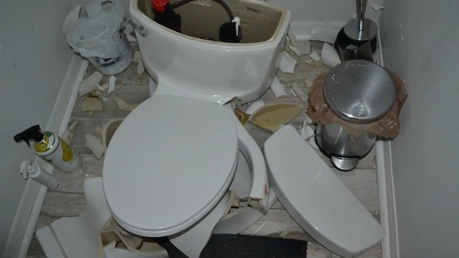 Как взорвать туалет. Как взорвать туалет. Туалеты в школах европы. Как взорвать туалет. Как взорвать туалет.