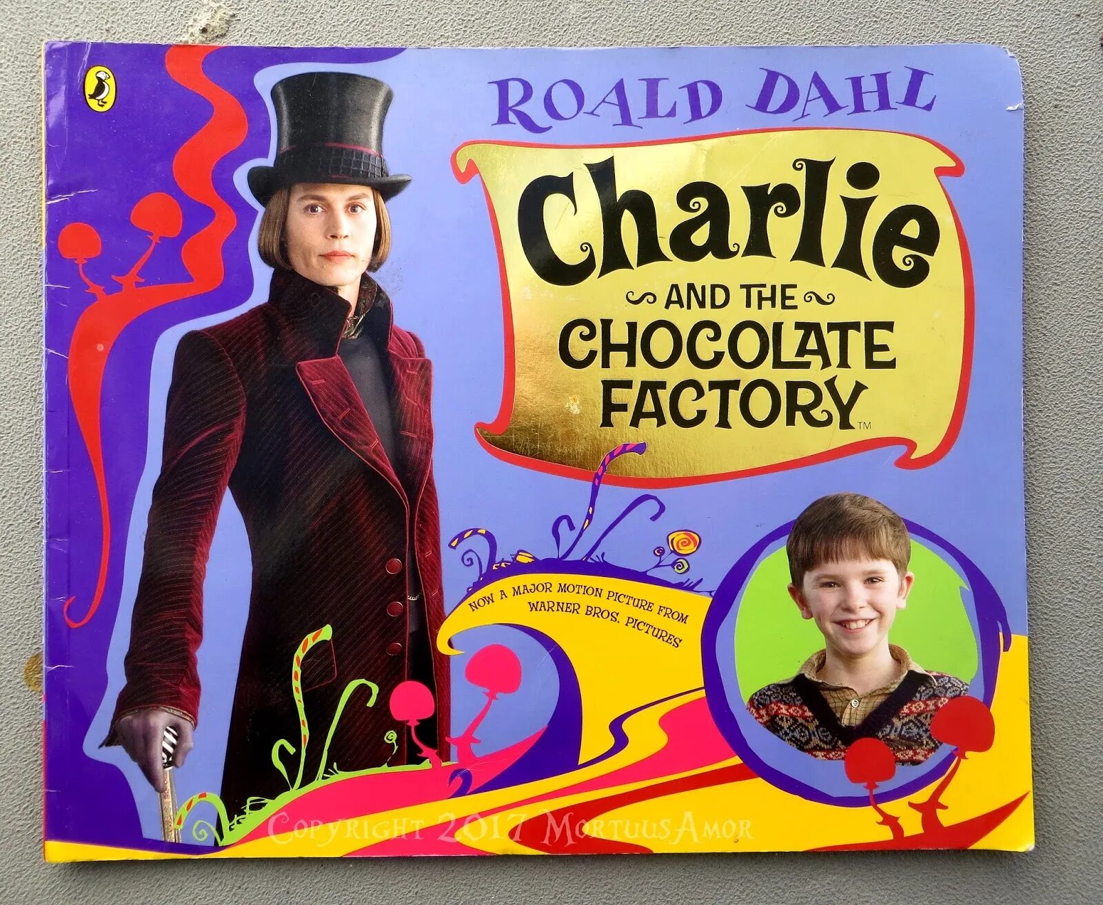 Роальд даль Чарли и шоколадная фабрика. Чарли бакет и шоколадная фабрика. Roald Dahl Чарли и шоколадная фабрика. "Charlie and the Chocolate Factory" Хелен Боне кртер. Песни из вонки на английском