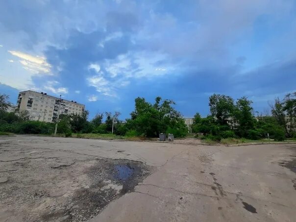 Лисичанск победа за нами. Лисичанск победа за нами. Лисичанск центральная площадь. Брошенный дом. Лисичанск победа за нами.