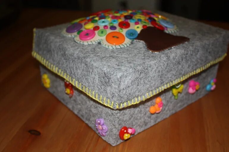 Шкатулки тортики из фетра. Коробка из фетра. Сундучок из фетра. Подарочные коробки фетра. Короб из фетра.