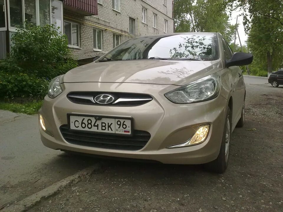 Противотуманные фары солярис 2011. ПТФ Hyundai Solaris 2011. 2013 Hyundai Solaris фара противотуманная. Противотуманки Хендай Солярис 2011. Противотуманные фары Хендай Солярис 2013.