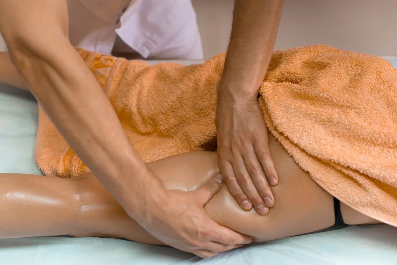 Max massage. Антицеллюлитный лимфодренажный массаж. Антицеллюлитный массаж ручной. Массаж лимфодренажный ручной. Массаж бедер.