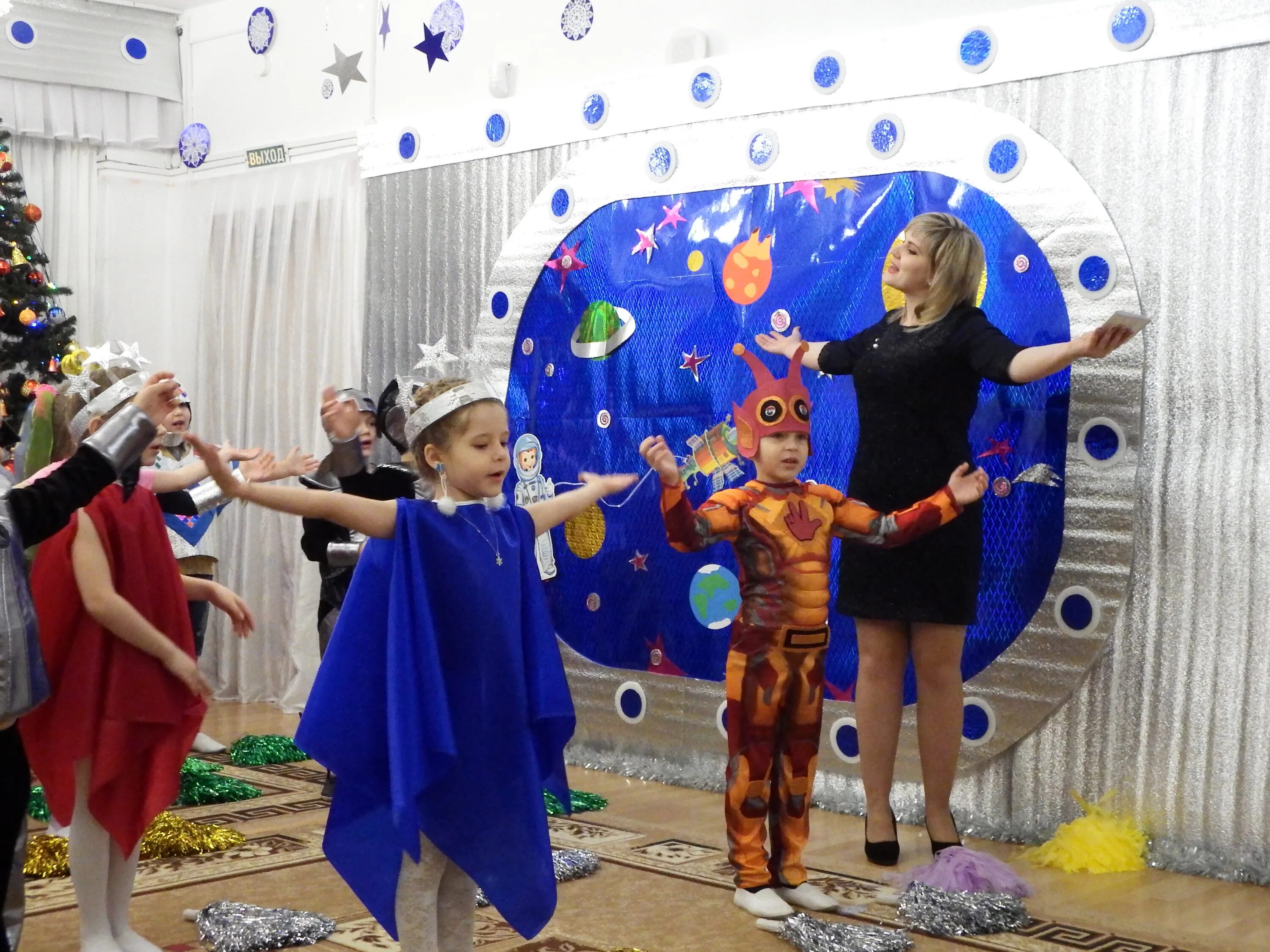 Сценарий про космос. Космическая вечеринка для детей. Космический праздник для детей. Космические костюмы для детей. Космический костюм в детский сад.