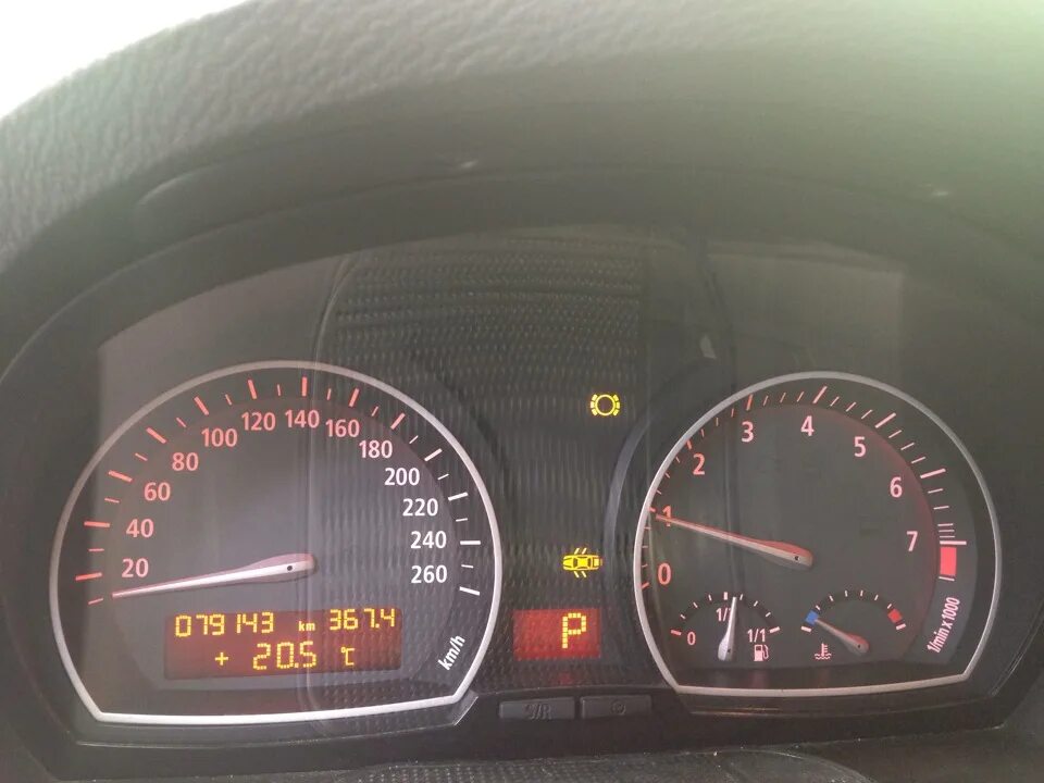 Ошибка е 83. Лампа износа колодок бмв е83. bmw x3 e83 значок abs. износ колодок на бмв х3 е83 ошибка.