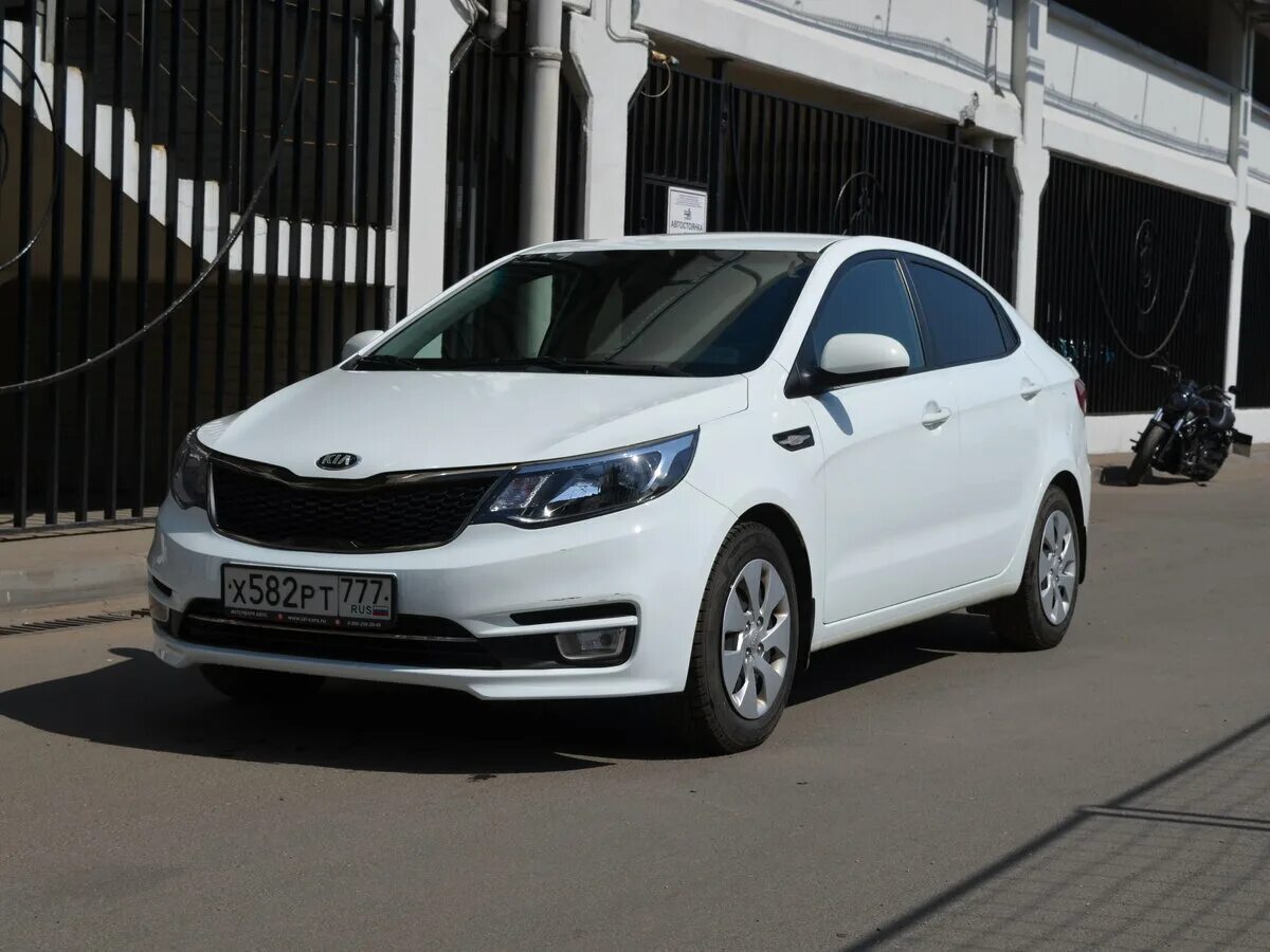 Kia Rio 2016 белая. Kia Rio 3 белая. Kia Rio 3 2016 белый. Киа Рио Рестайлинг 2016 белый. Купить киа рио белая