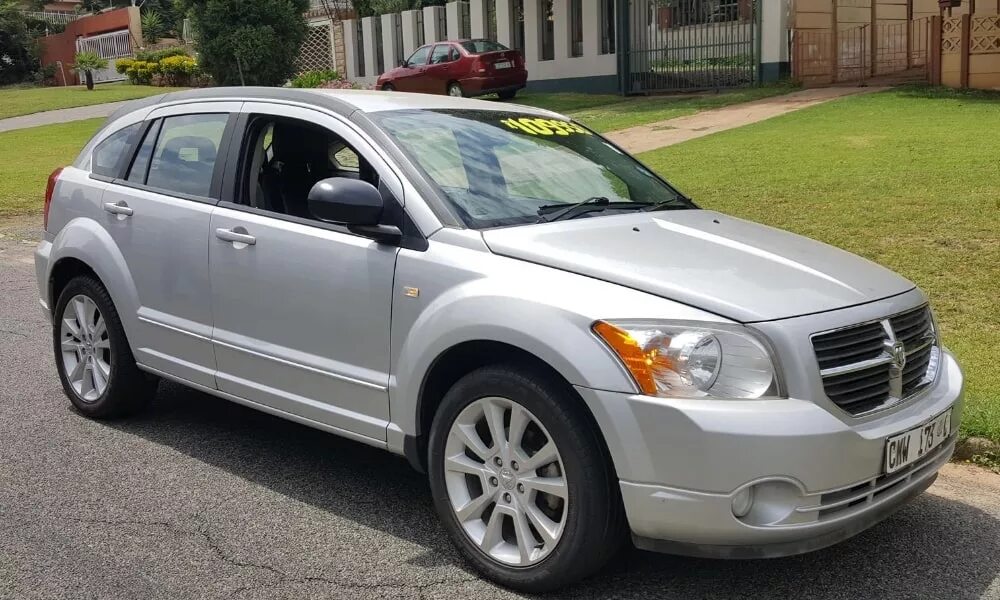 Dodge caliber 2.0. Додж Калибр серебристый. Додж Калибр серый 2011. Додж Калибр 2.0 бензин 2007г. Додж Калибер 2011 года.