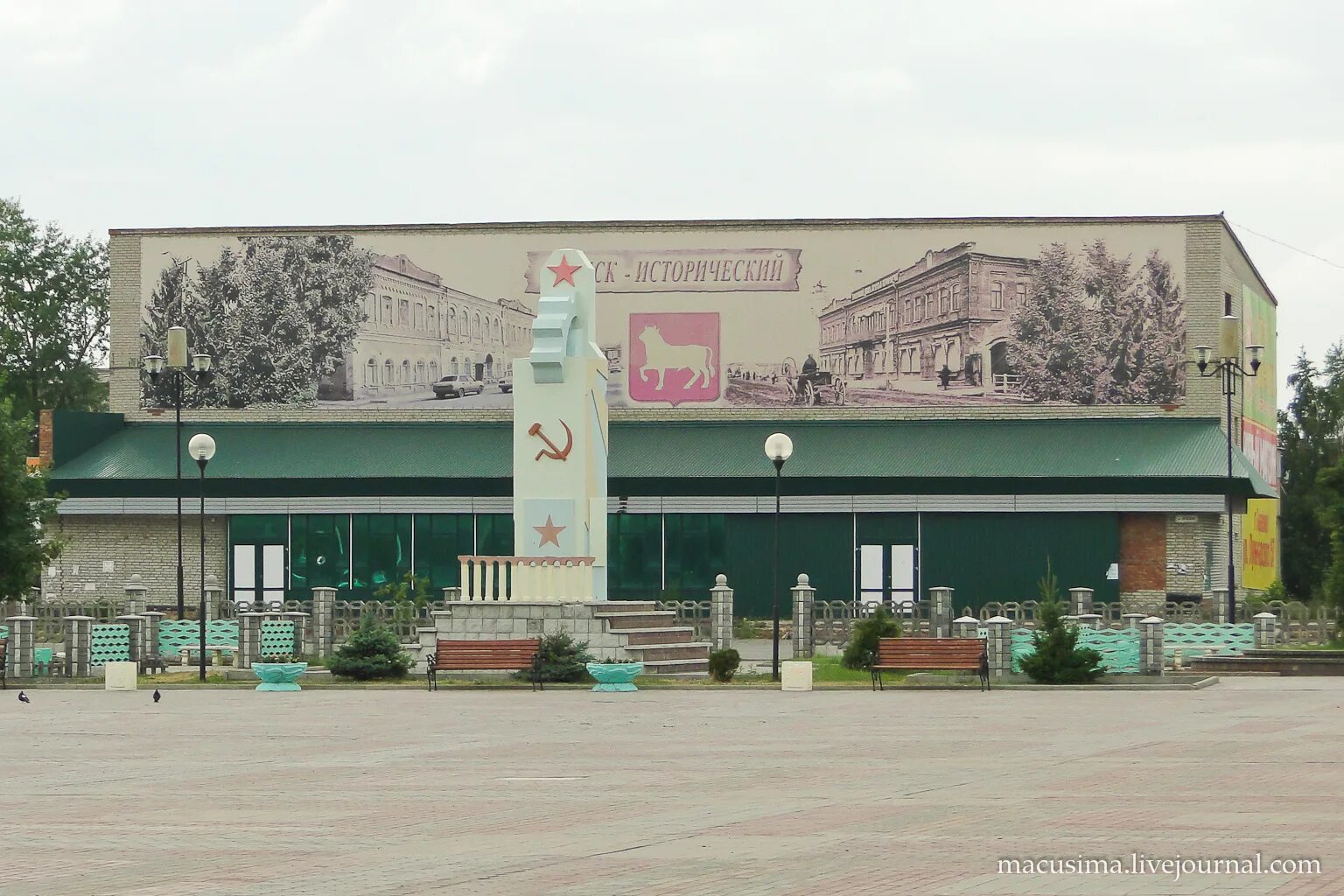 Погода в городе куйбышеве. Куйбышев Новосибирская область кинотеатр. Куйбышев Новосибирская область Комета. Куйбышев НСО кинотеатр Комета. Куйбышев площадь Новосибирская область.