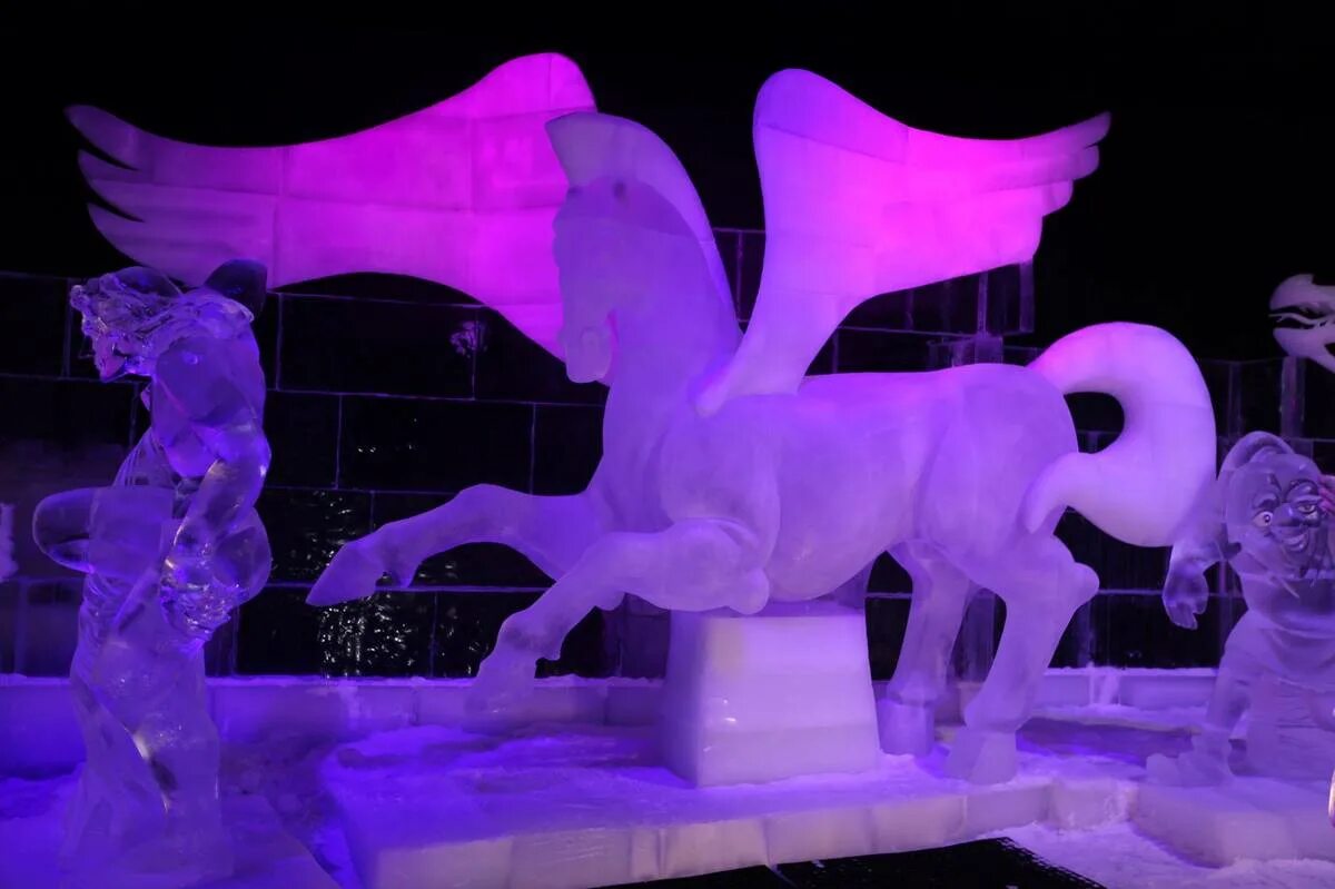 Шоу ледяное сердце ярославль. Песню ледяная сказка. Девушка метель. Песню ледяная сказка. Девушка вьюга.