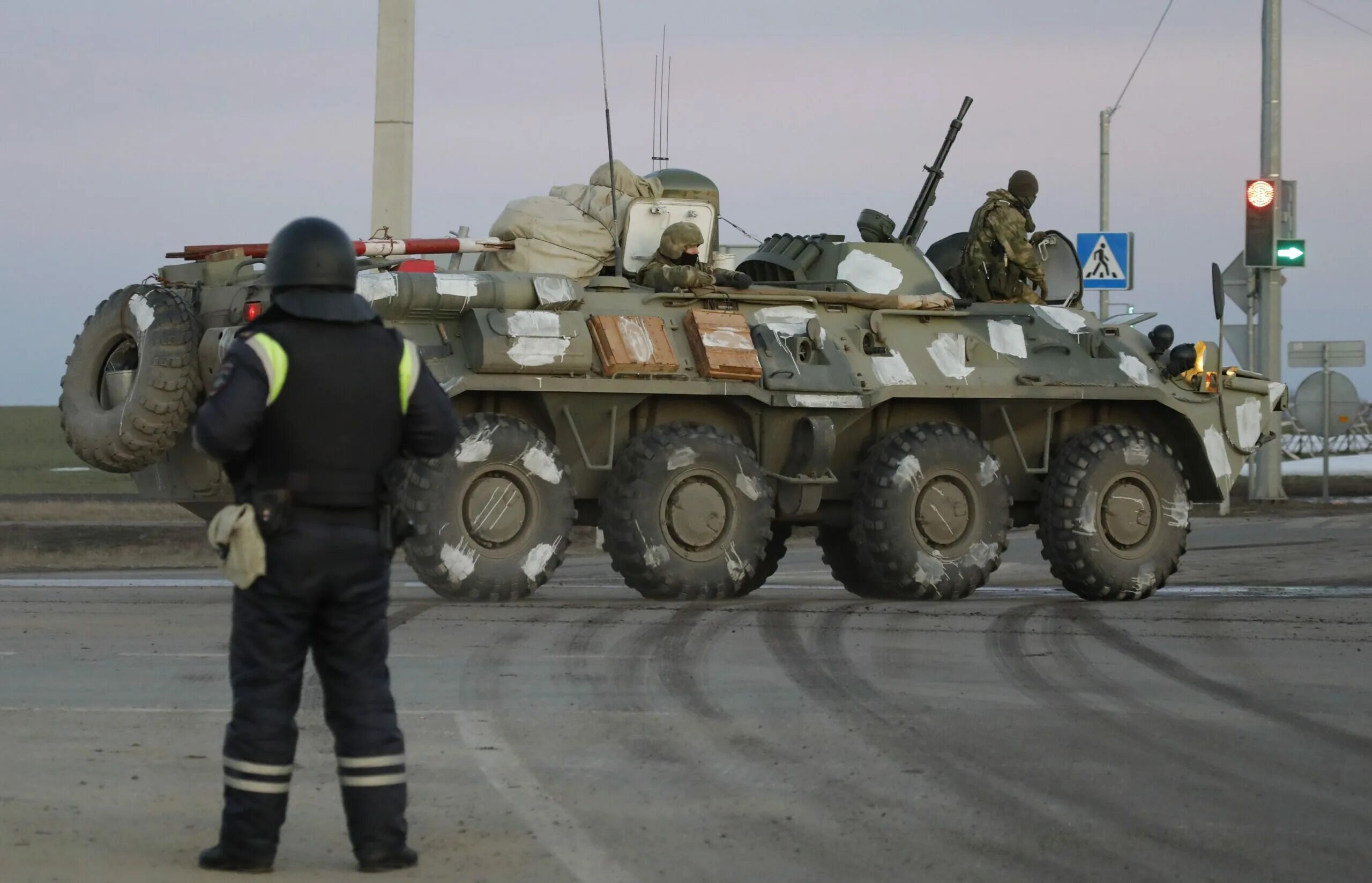 Новомихайловка днр последние. БТР 80 Донбасс. БТР 80 ВСУ. Российская техника. Боевые машины России.