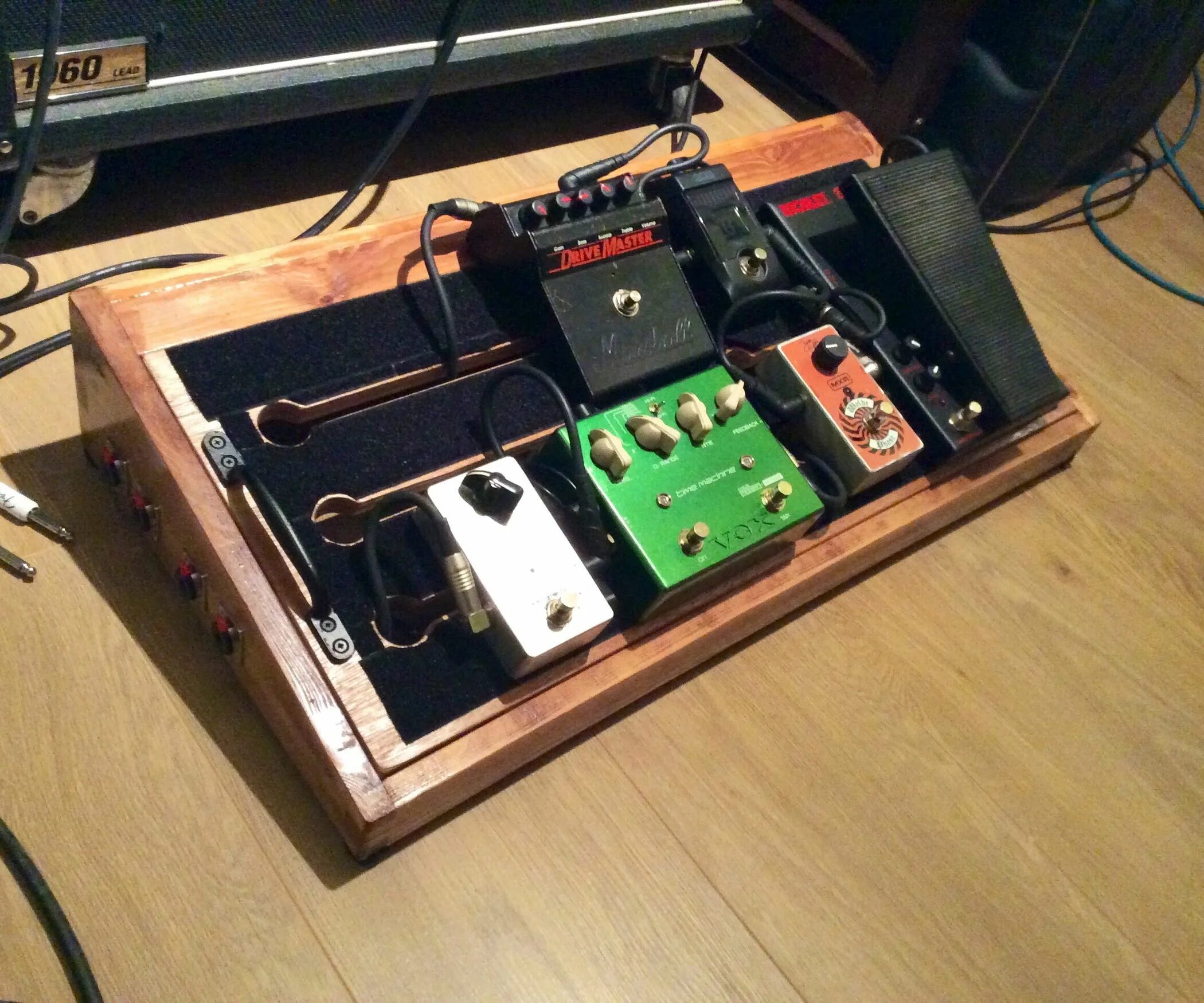 Board guitar. Diy pedalboard. pedalboard. diy distortion. rack pedal rig.