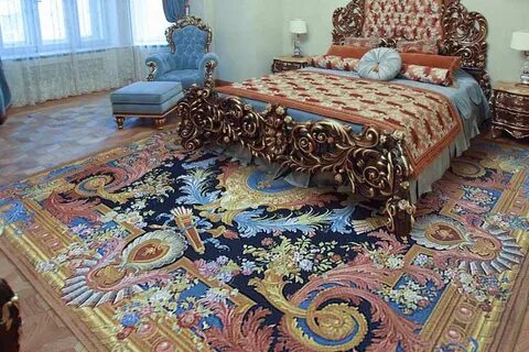 Жена ковер