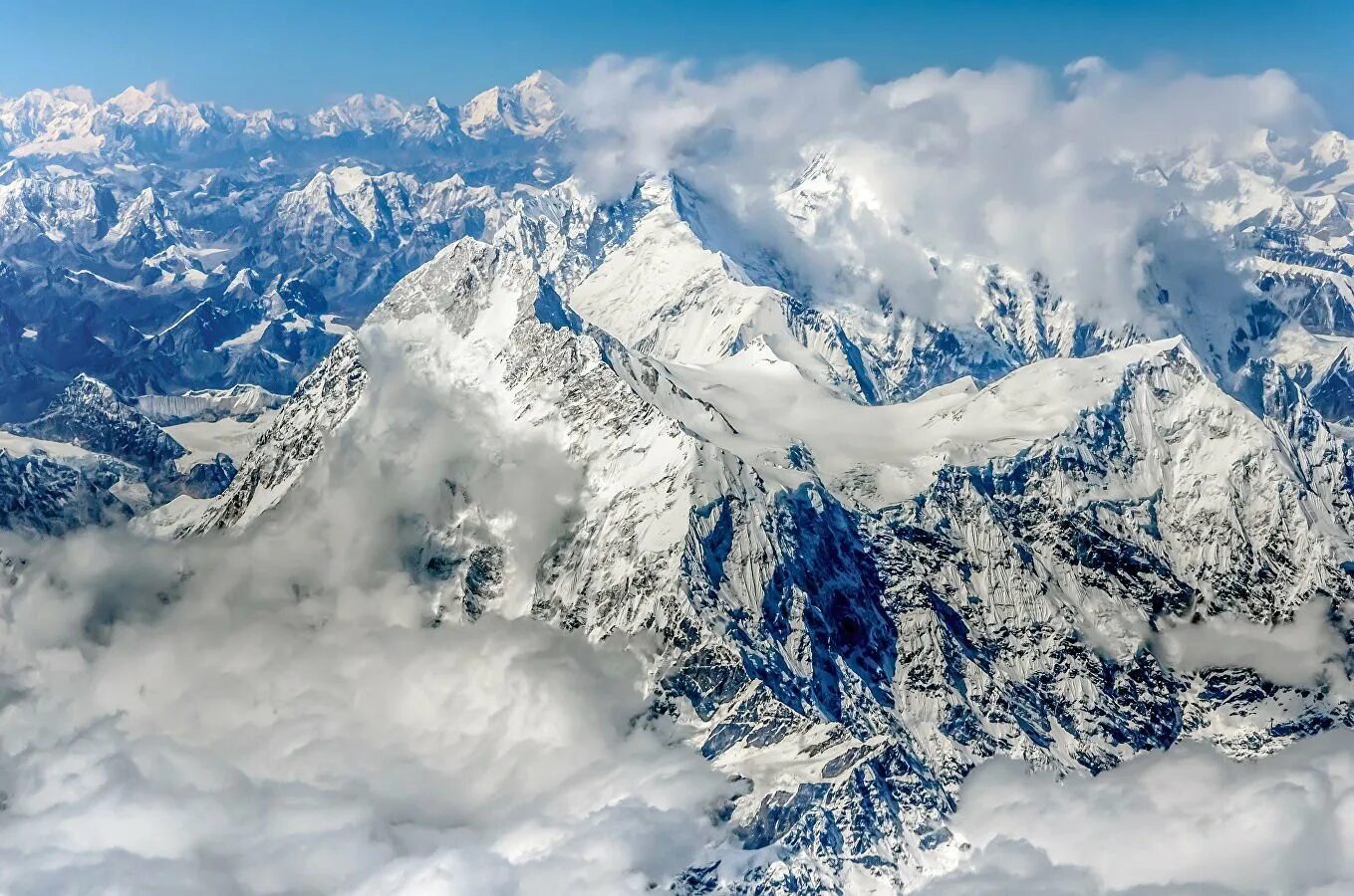 Какие горы более молодые. Гора Эверест(Джомолунгма). Джомолунгма (Гималаи) - 8848. Вершина Эвереста. Эверест хребет.
